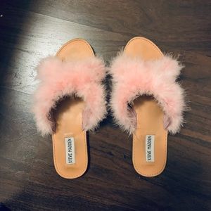 Steve Madden Fluffy Sandals